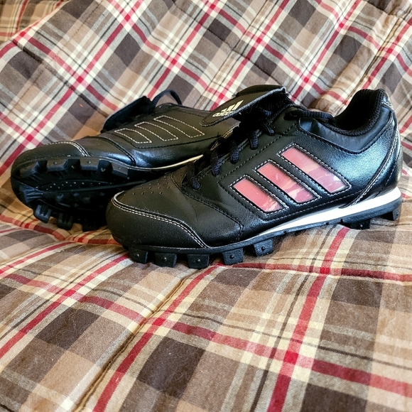 Kids Addias Cleats - Picture 2 of 8